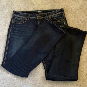 Silver Jeans— Suki Mid Slim Boot